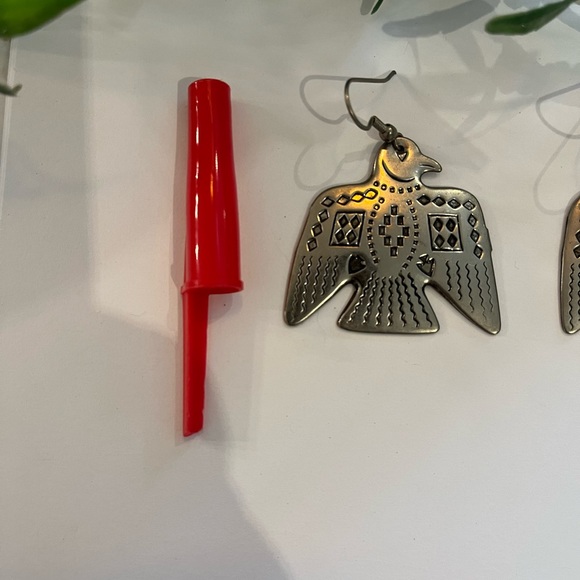 Silver toned (unknown metal) thunderbirds earring - Picture 2 of 2